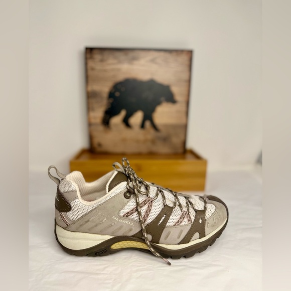 Merrell Shoes - 🌼MERRELL pre-owned women’s hiking shoes. Size 8. WHIKING08.